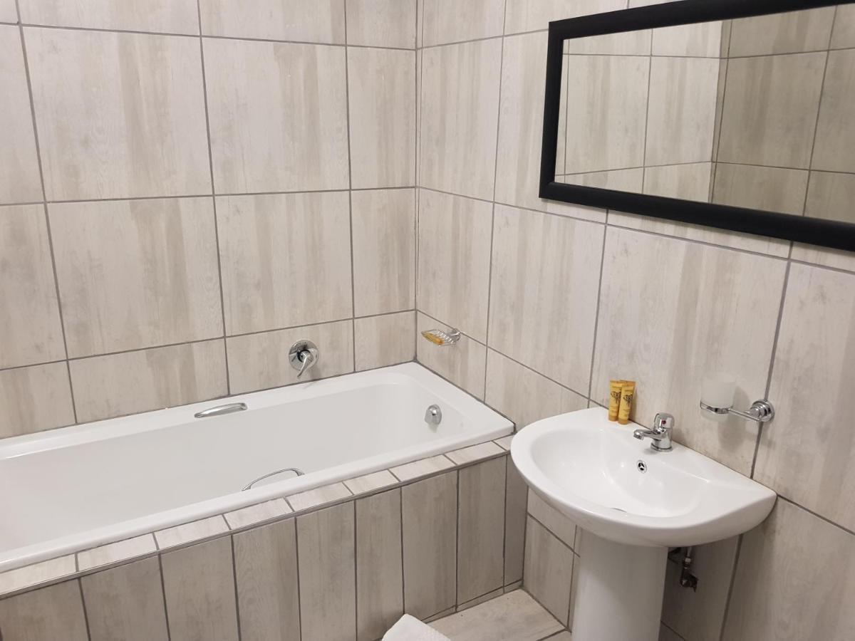 Good 2 Go Guest House Benoni Extérieur photo